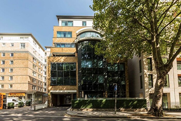 2 Bedroom Flat To Rent In Chiswick High Road, London, W4