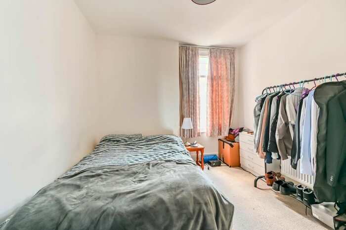 2 Bedroom Flat To Rent In Vaughan Road, Camberwell, London, SE5