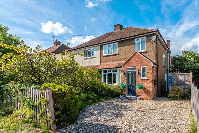 3 Bedroom Semi Detached House For Sale In Saffron Platt, Guildford, Surrey, GU2