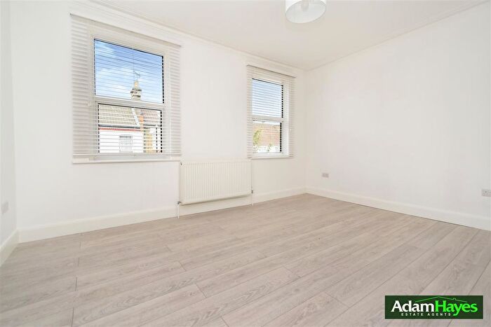 4 Bedroom Terraced House To Rent In Queens Road, Bounds Green, N11