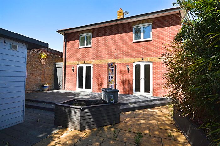 3 Bedroom Detached House For Sale In Park Road, Bridport, DT6