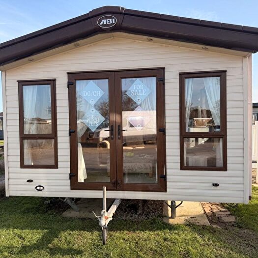 2 Bedroom Park Home For Sale In Beach Road, Hemsby, Great Yarmouth, NR29