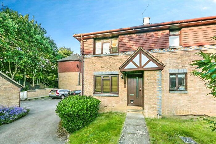 1 Bedroom House To Rent In Dairymans Walk, Guildford, GU4