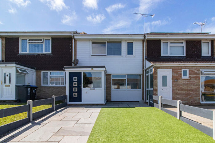 3 Bedroom Terraced House For Sale In Staplehurst Gardens, Margate, CT9
