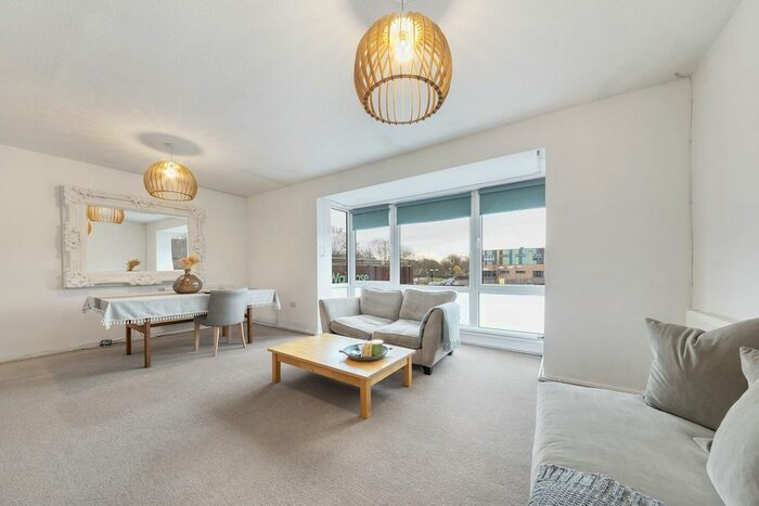 2 Bedroom Flat To Rent In Ermine Close, St. Albans AL3