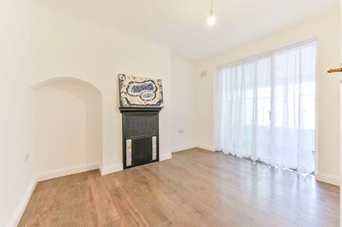 4 Bedroom Property To Rent In Brookbank Avenue, Hanwell, London, W7