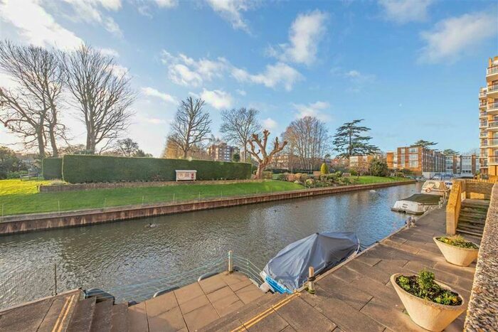 2 Bedroom Property To Rent In Thamespoint, Fairways, Teddington, TW11