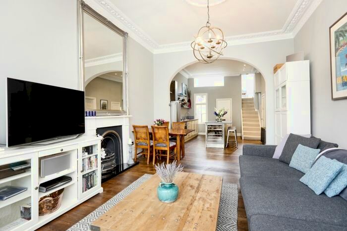 2 Bedroom Flat To Rent In The Chase, London, SW4