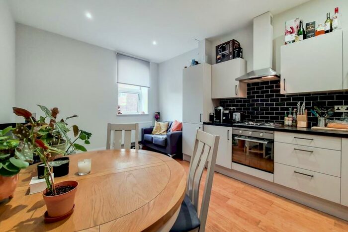 1 Bedroom Flat To Rent In Kingsland High Street, London, E8