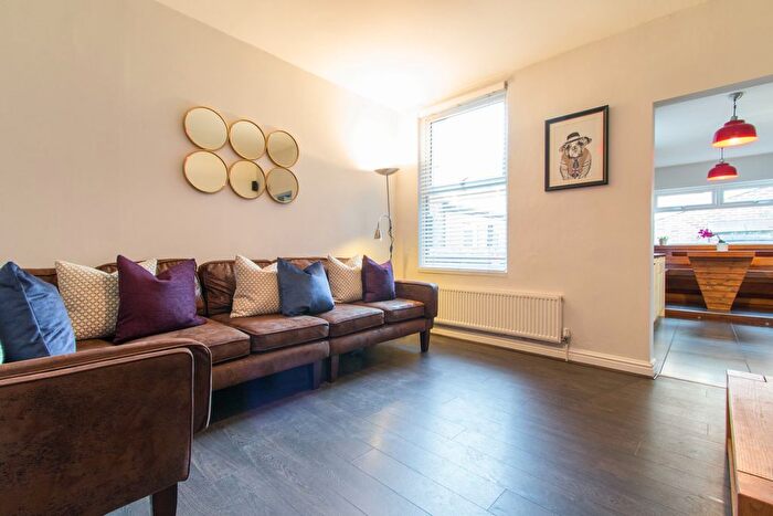 5 Bedroom Terraced House To Rent In Rothesay Avenue, Nottingham, NG7