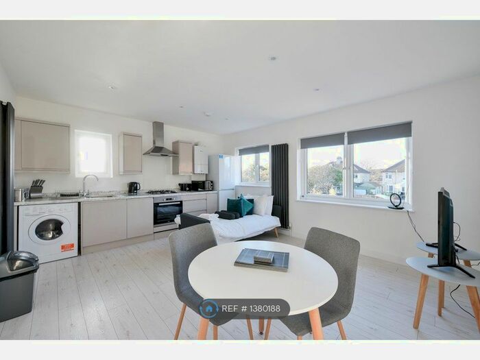 2 Bedroom Maisonette To Rent In Lovell Road, Cambridge, CB4