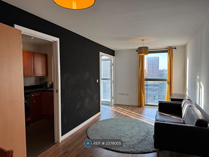 2 Bedroom Flat To Rent In De Havilland Court, London, N17