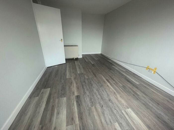 1 Bedroom Flat To Rent In Park Farm Drive, Allestree, Derby, DE22