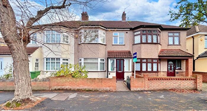 3 Bedroom Terraced House For Sale In Norfolk Road, Romford, RM7