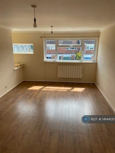2 Bedroom Maisonette To Rent In Rickman Close, Woodley, Reading, RG5