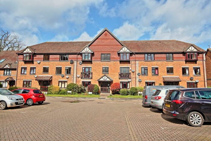 2 Bedroom Flat To Rent In Dorchester Court, Oriental Road, Woking, GU22