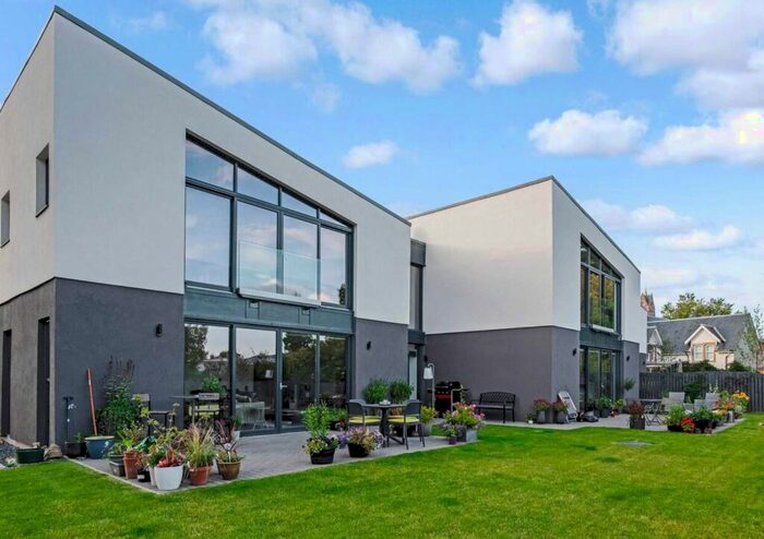 2 Bedroom Apartment For Sale In The Old Bowling Green, McGlashan Garden, Crieff, Perthshire, PH7