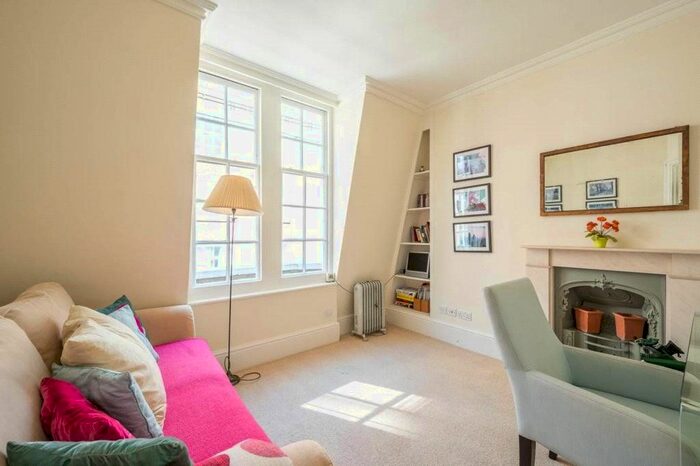 1 Bedroom Flat To Rent In Garrick House, Carrington Street, London, W1J