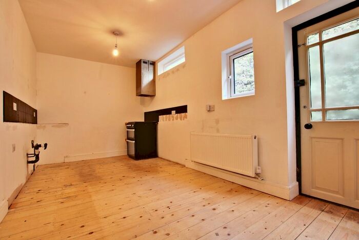 1 Bedroom Flat To Rent In Annex Flat, Copers Cope Road, Beckenham, BR3