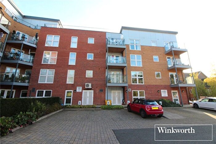2 Bedroom Flat For Sale In Studio Way, Borehamwood, Hertfordshire, WD6