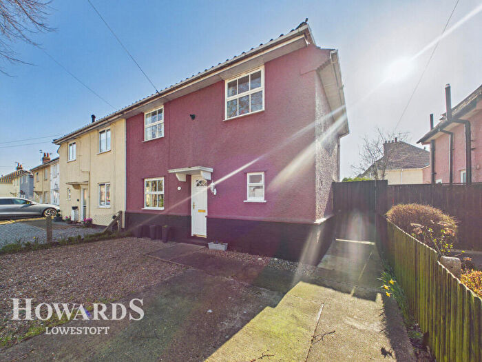 3 Bedroom Semi Detached House For Sale In Minden Road, Lowestoft, NR32