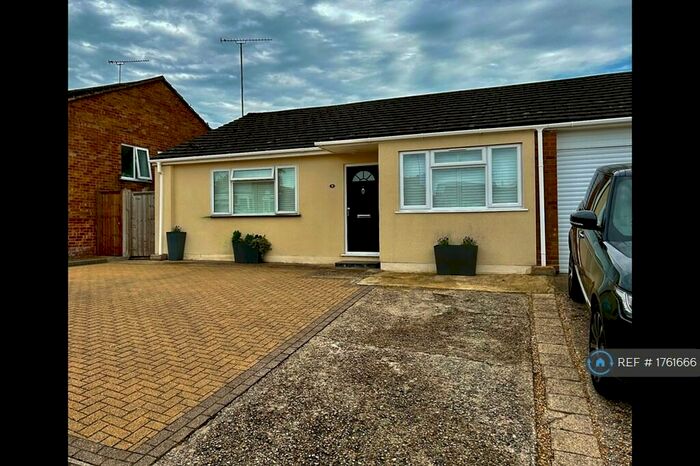 3 Bedroom Bungalow To Rent In Hill View Road, Chelmsford, CM1