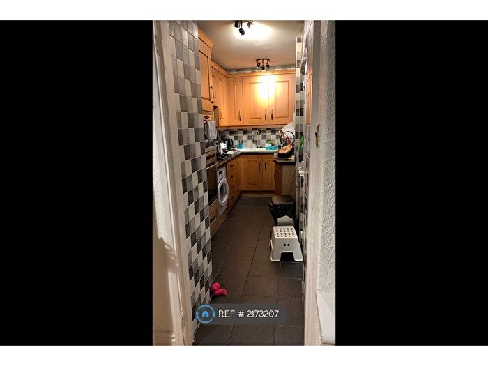 3 Bedroom Semi-Detached House To Rent In The Avenue, Stoke-On-Trent, ST4