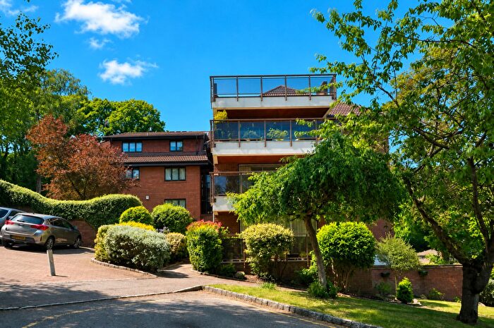 2 Bedroom Flat For Sale In Holmbury Park, Bromley, BR1