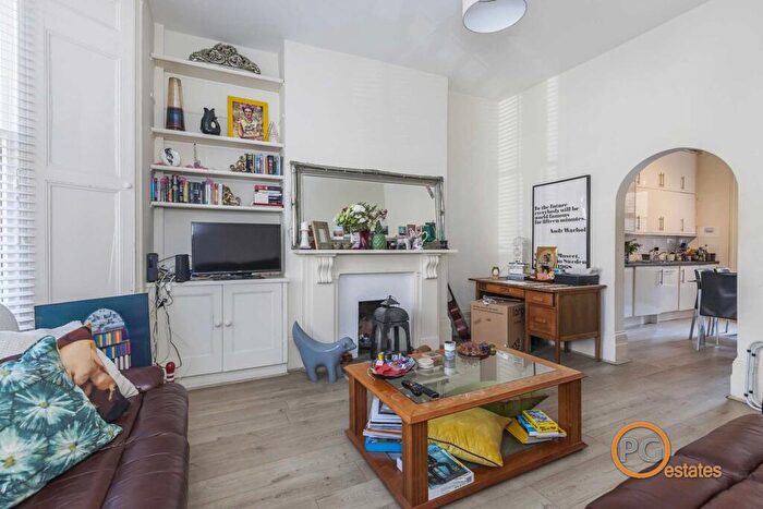 3 Bedroom Maisonette To Rent In Beresford Road, Newington Green, N5