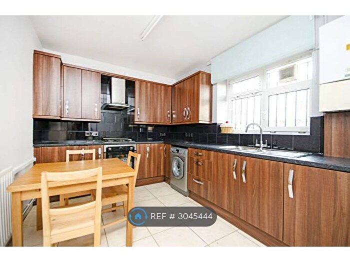 3 Bedroom Flat To Rent In Homerton Road, London, E9