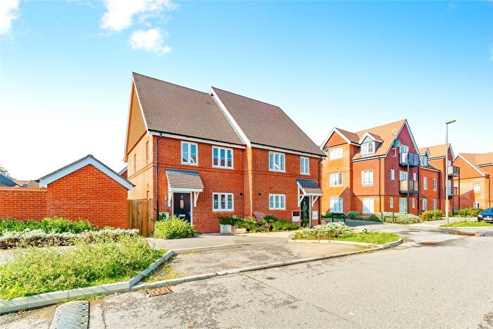 2 Bedroom Semi-Detached House For Sale In Hoadley Road, Horley, Surrey, RH6