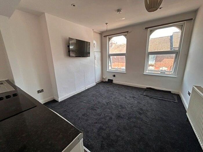2 Bedroom Flat To Rent In Cardigan Street, Luton, LU1