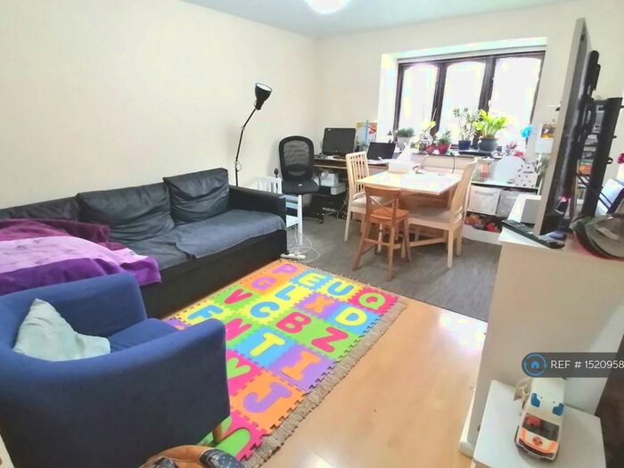 2 Bedroom Flat To Rent In Oakmead Place, London, CR4