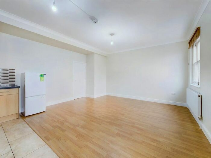 1 Bedroom Flat To Rent In Hoe Street, London, E17