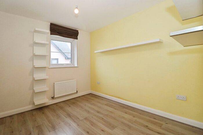 2 Bedroom Flat For Sale In Clark Drive, Yate, Bristol, BS37