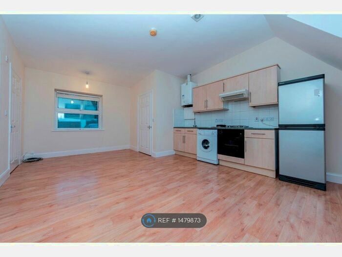 1 Bedroom Flat To Rent In Uplands Close, London, SE18