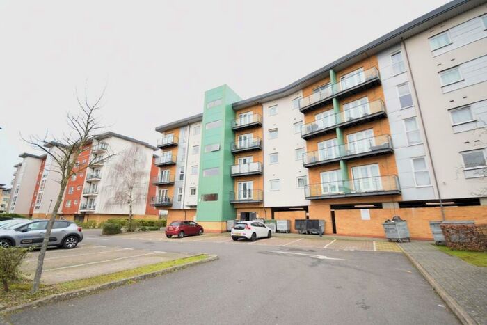 2 Bedroom Flat To Rent In Parkhouse Court, Hatfield, AL10