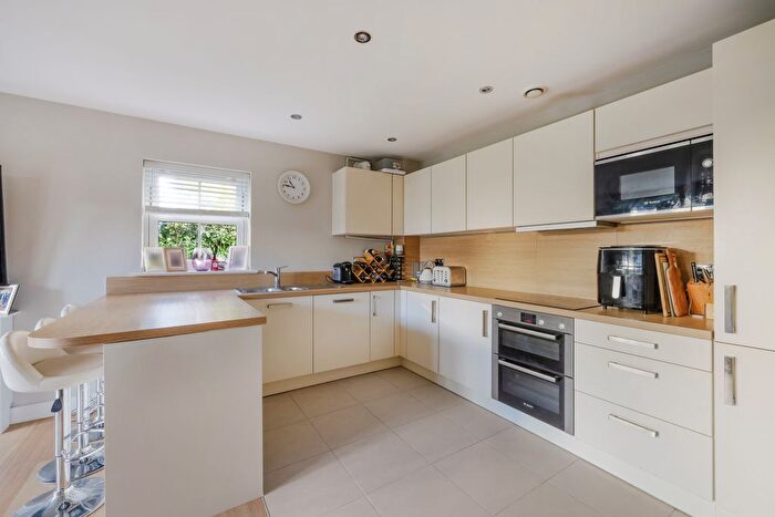 2 Bedroom Flat To Rent In Wilton Court, Worcester Park, KT4
