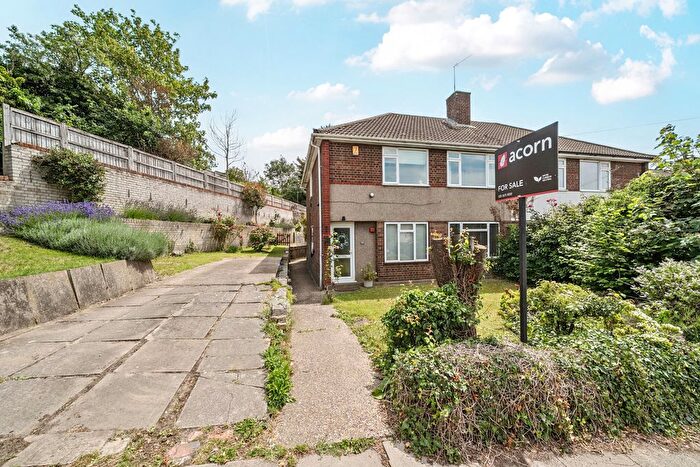 2 Bedroom Maisonette For Sale In Brook Lane, Bexley, DA5