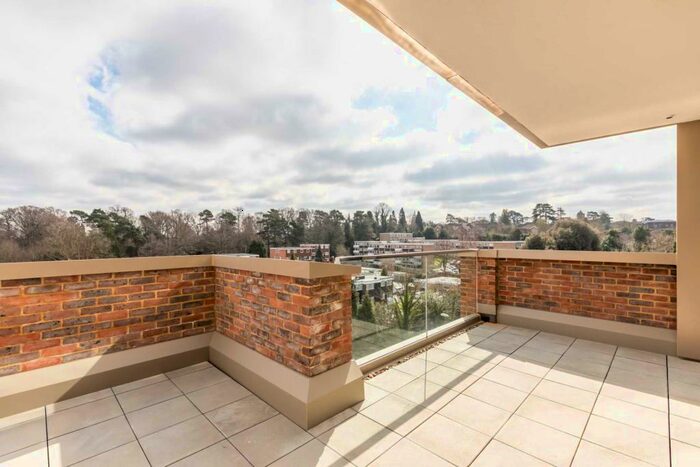 2 Bedroom Apartment To Rent In Calibre House - Perrymount Apartments, RH16