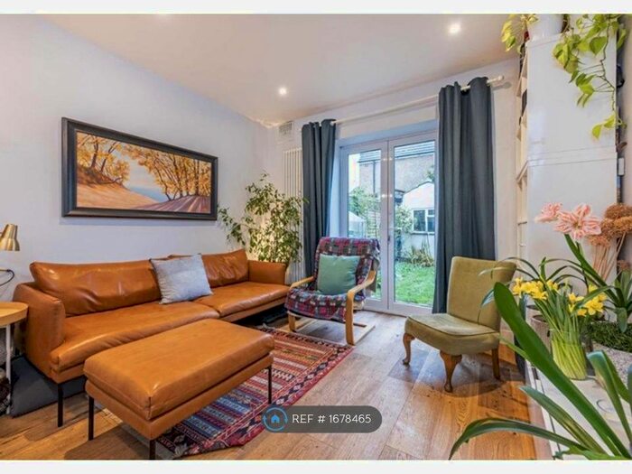 2 Bedroom Flat To Rent In Highlands Avenue, Acton, W3