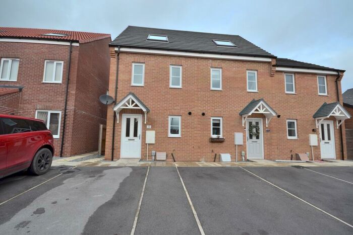 3 Bedroom Terraced House To Rent In Viola Close, Kingswood, Hull, HU7