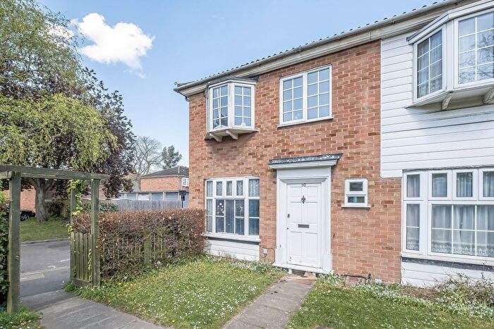 3 Bedroom Flat To Rent In Yeomans Mews, Isleworth, TW7