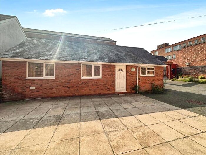 2 Bedroom Flat To Rent In Trinity Lane, Hinckley, Leicestershire, LE10