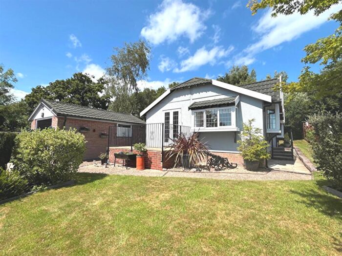 2 Bedroom Detached Bungalow For Sale In Folly Lane, East Cowes, PO32