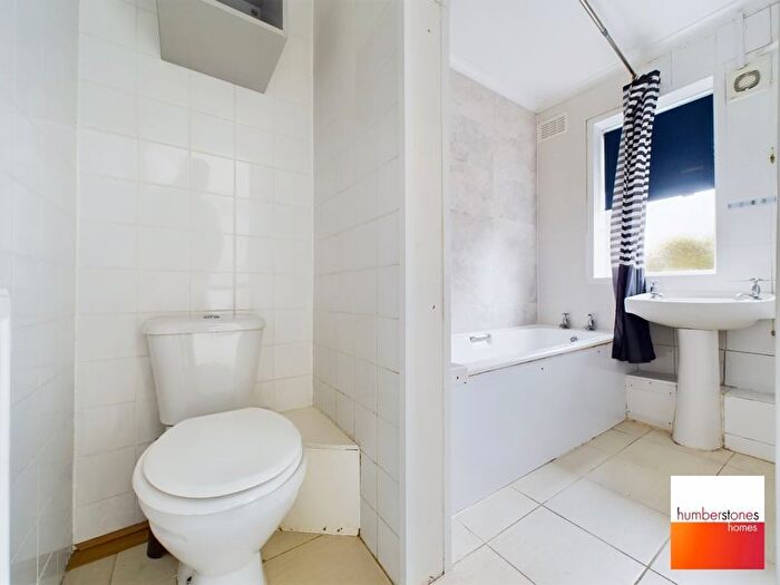 3 Bedroom Semi-Detached House For Sale In Woodhouse Road, Quinton, Birmingham, B32