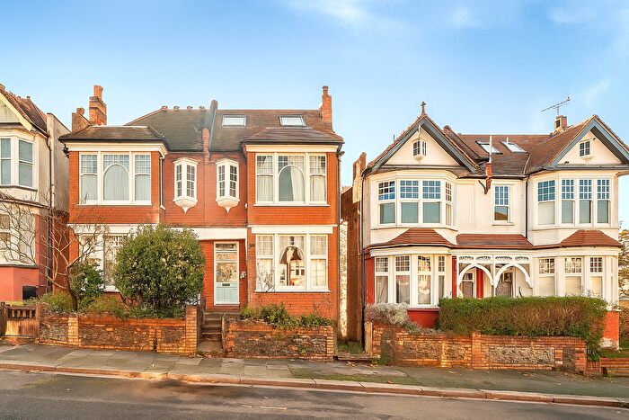 6 Bedroom Semi-Detached House For Sale In Avondale Avenue, Woodside Park, N12