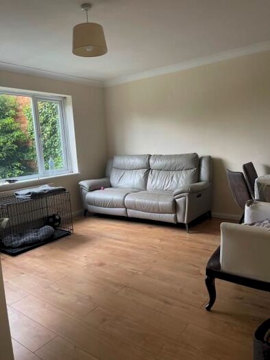 2 Bedroom Flat To Rent In Oxford Close, Cheshunt, EN8