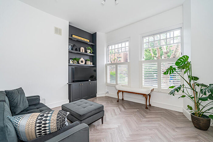 2 Bedroom Flat For Sale In Fordwych Road, London, NW2