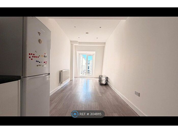 2 Bedroom Flat To Rent In Tooting High St, London, SW17